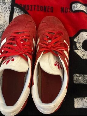 adidas White Sneaker with Red Insole